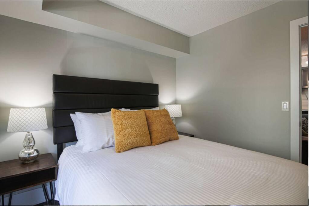 Toronto Lofts Apartment Exterior photo